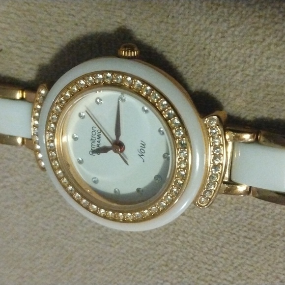 Armitron Ladies Ceramic Now Ladies Watch 7"Gold Tone - Picture 2 of 5